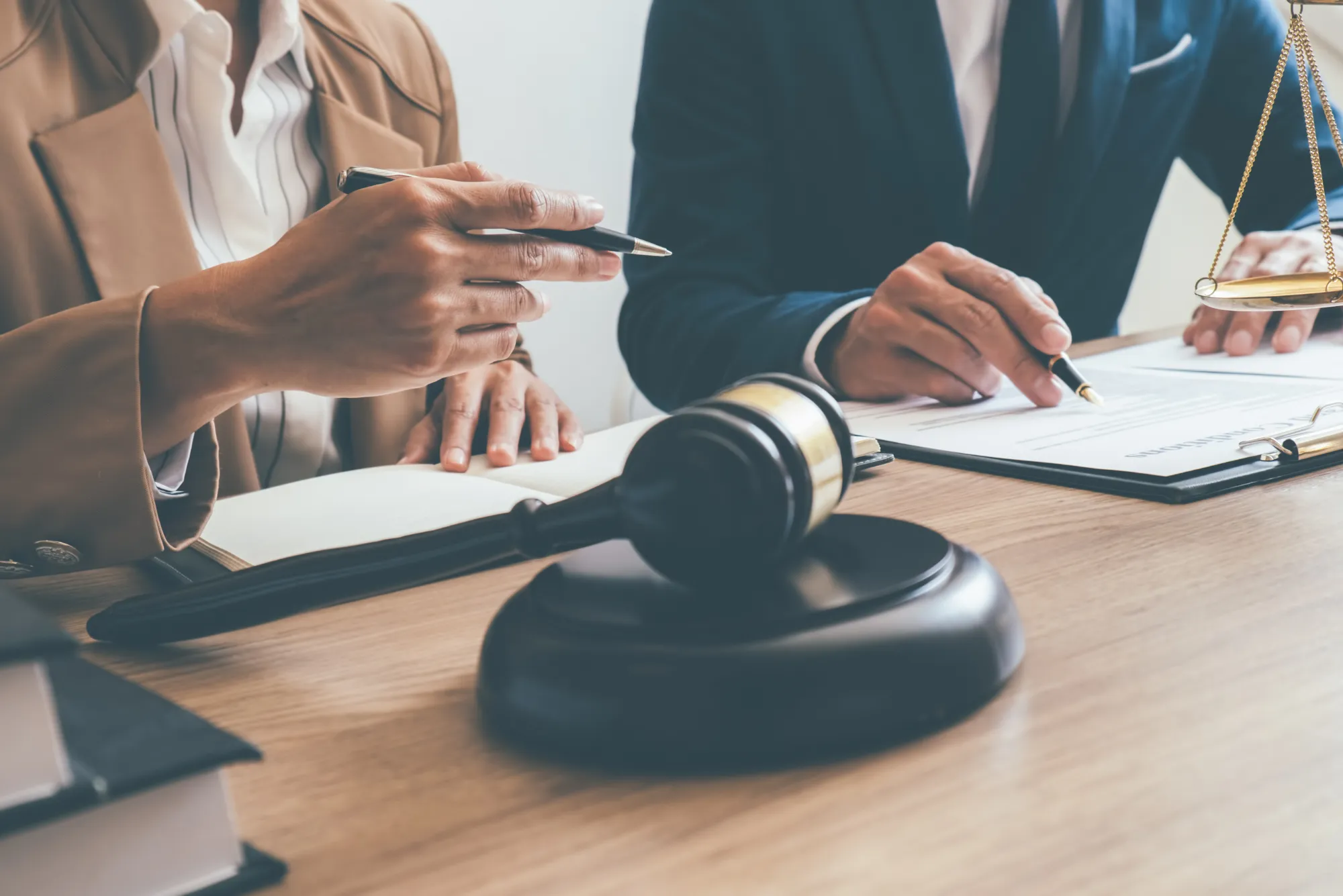 How much do labour lawyers in Dubai charge