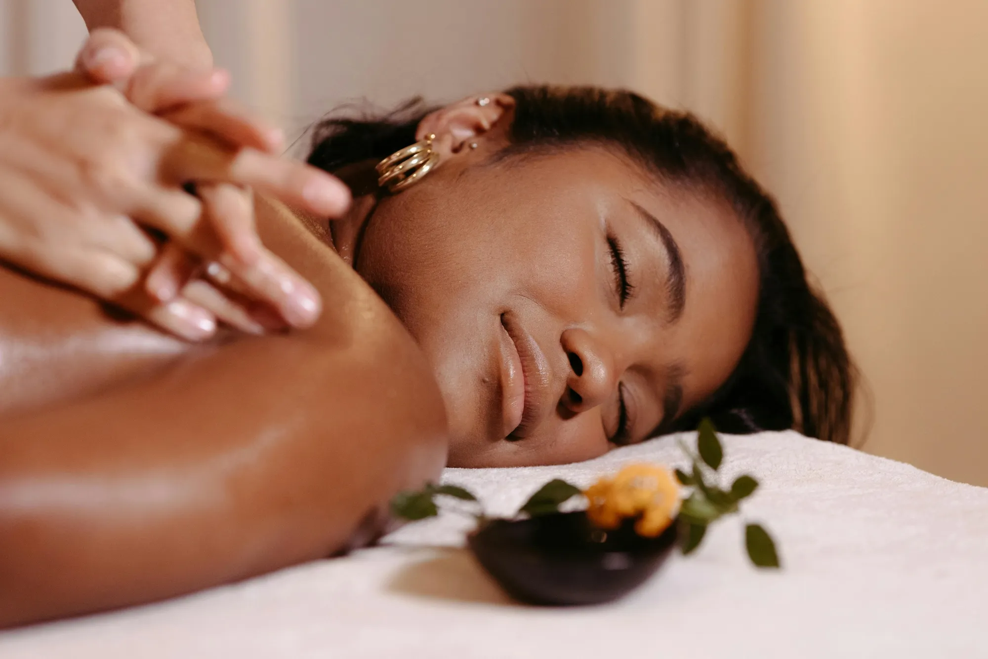 How Much Does Massage Outcall Cost in Dubai